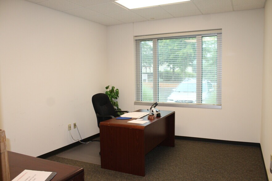 More Photos Of 11125 Treynorth Dr, Cornelius Office For Lease