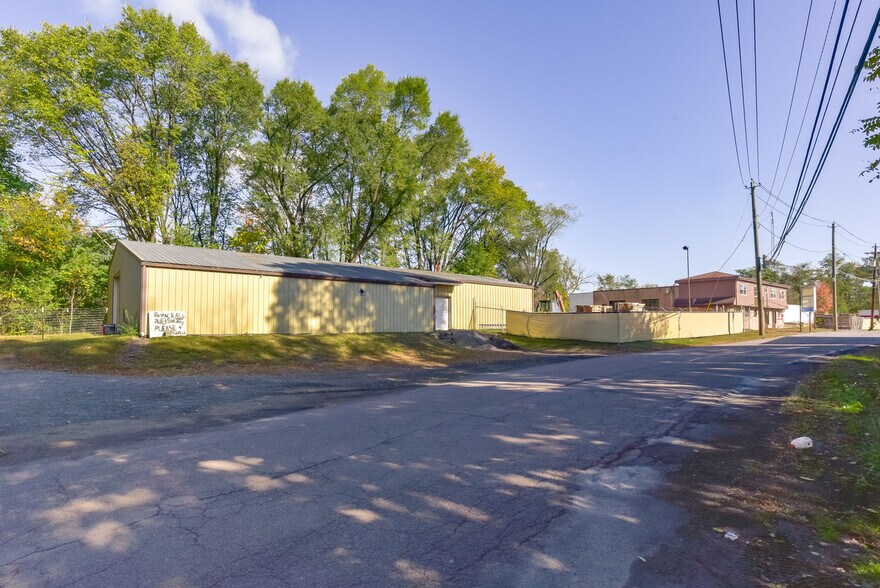 More Photos Of 77 N Market St, Nanticoke Distribution For Lease