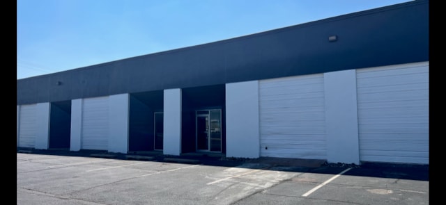 More Photos Of 6945 E 38th St, Tulsa Warehouse For Lease