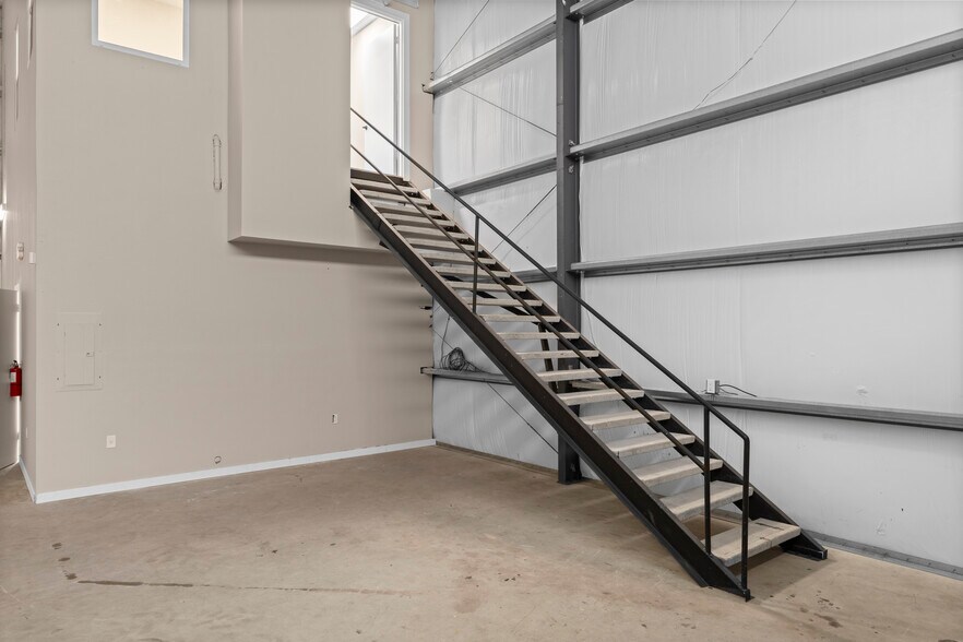 More Photos Of 32411 Tamina Rd, Magnolia Light Distribution For Lease