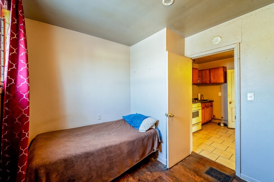 More Photos Of 19430 W Warren Ave, Detroit Specialty For Sale