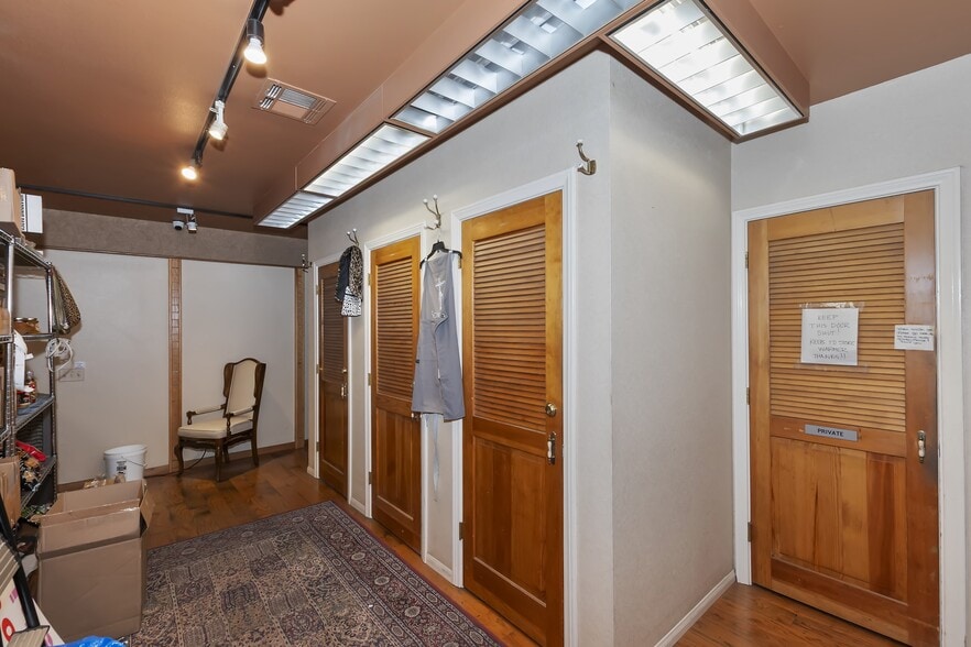 More Photos Of 40728 Village Dr, Big Bear Lake Storefront For Sale