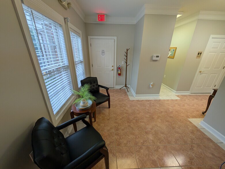 More Photos Of 6511 Creedmoor Rd, Raleigh Office For Lease