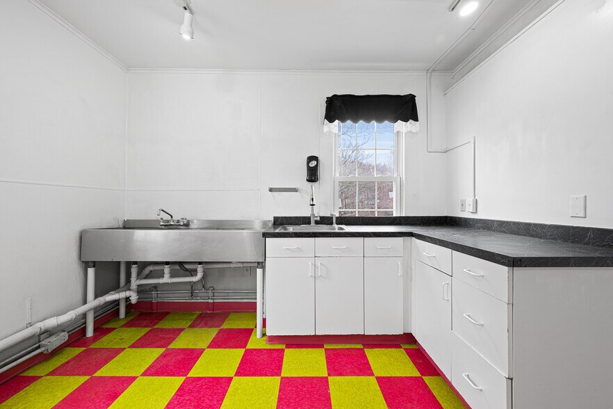 More Photos Of 2 Norwich Rd, East Haddam General Retail For Sale