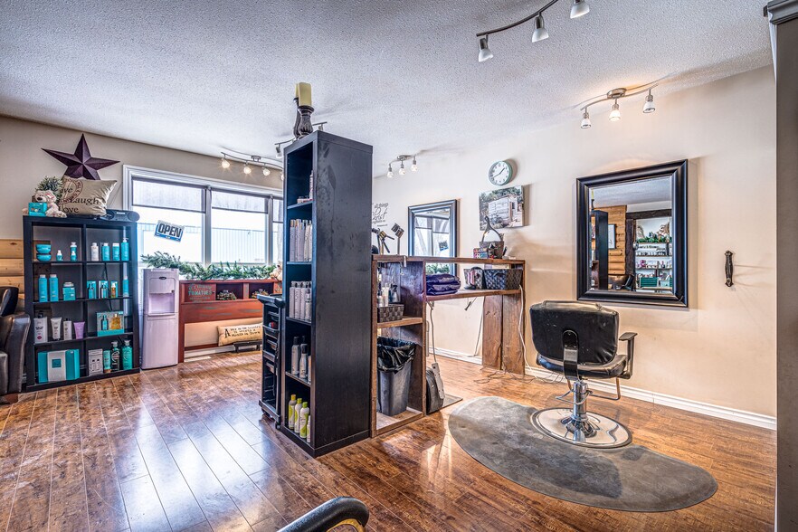 More Photos Of 23 Railway Av, Marwayne Storefront For Sale