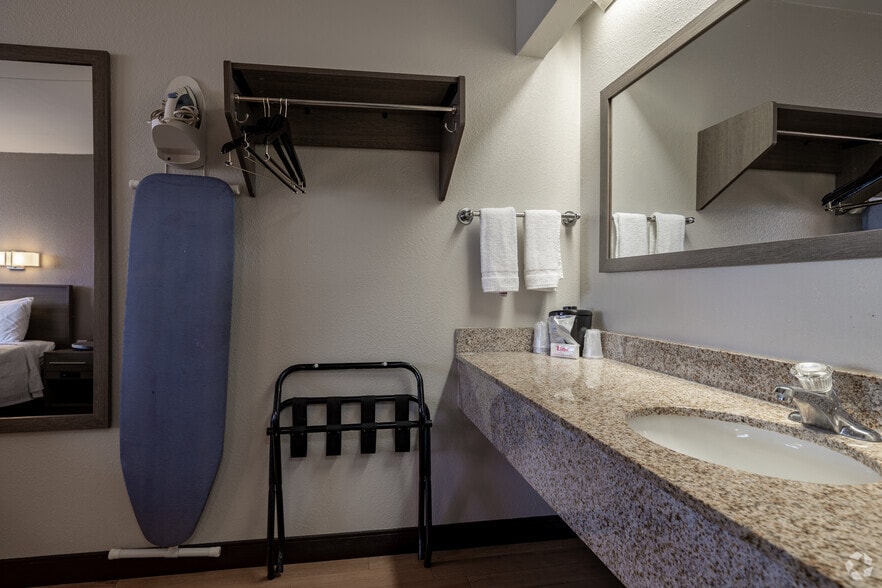 More Photos Of 2939 S Arlington Rd, Akron Hotel For Sale