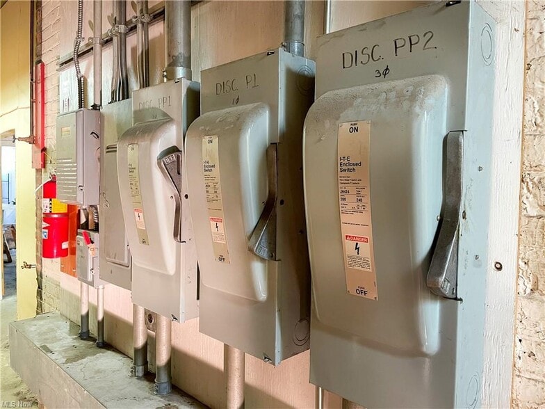 More Photos Of 8110 Lake Ave, Cleveland Manufacturing For Lease