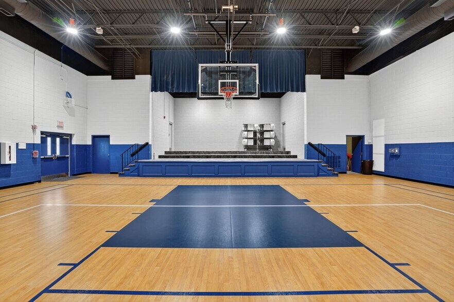 More Photos Of 8225 Barrett Dr, Manassas Religious Facility For Lease