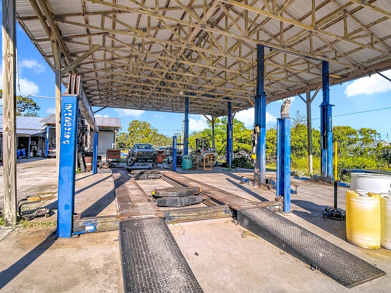 More Photos Of 16924 Shady Hills Rd, Spring Hill Auto Repair For Sale