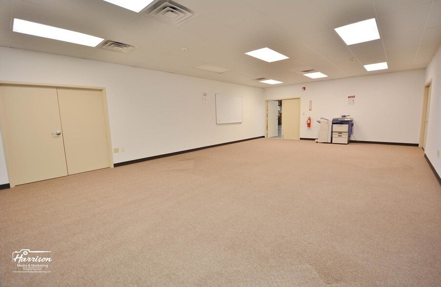 More Photos Of 4820 Commercial Dr, Huntsville Warehouse For Sale