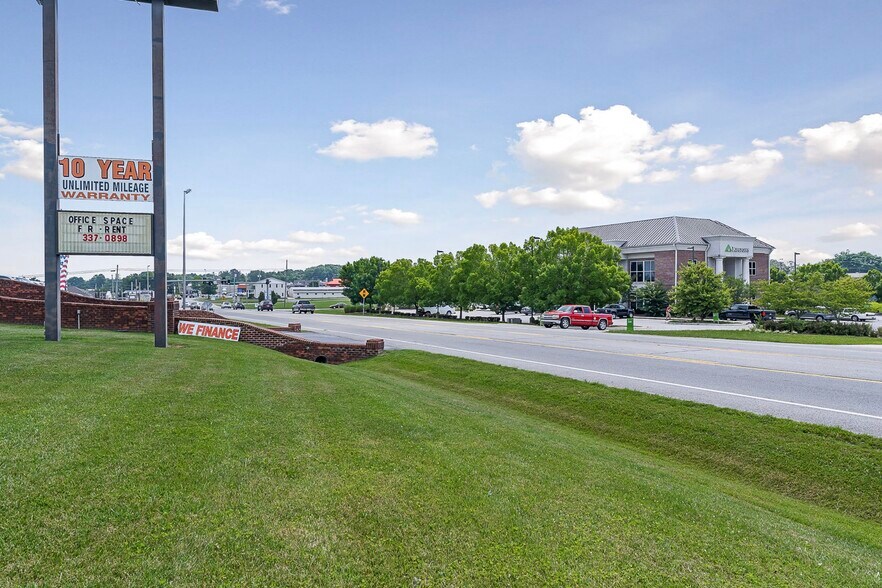 More Photos Of 236 Miller Ave, Crossville Medical For Sale