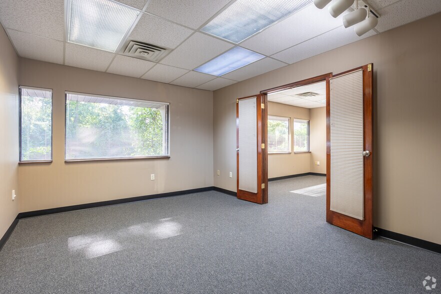 More Photos Of 411 W Lake Lansing Rd, East Lansing Unknown For Lease