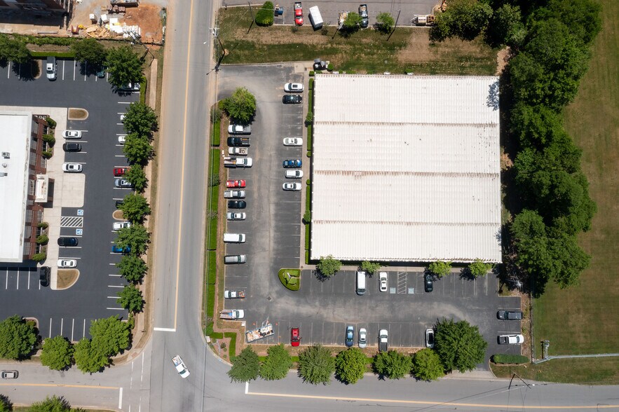 More Photos Of 144 Southeast Pky, Franklin Office For Lease