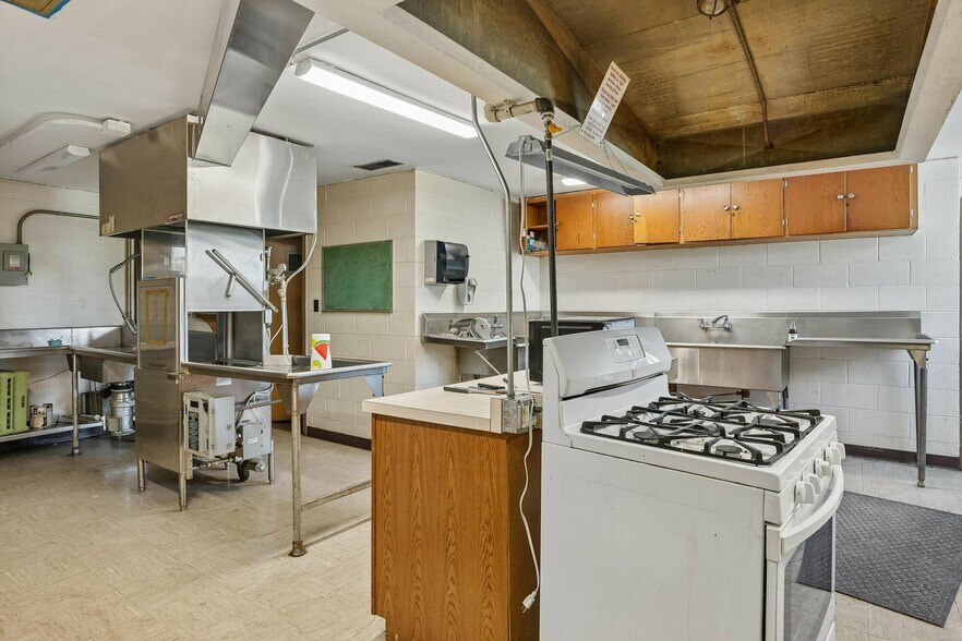 More Photos Of 3843 6th Ave, Des Moines Lodge Meeting Hall For Sale