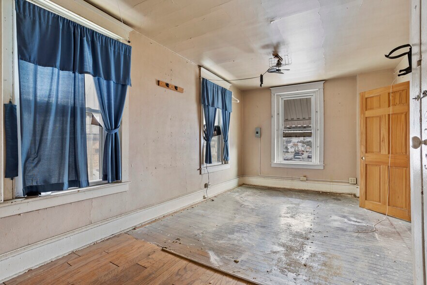 More Photos Of 2222 Macdade Blvd, Holmes Specialty For Sale