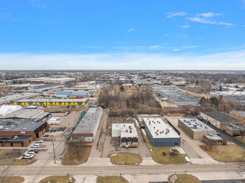 More Photos Of 1216-1218 Combermere Dr, Troy Warehouse For Lease