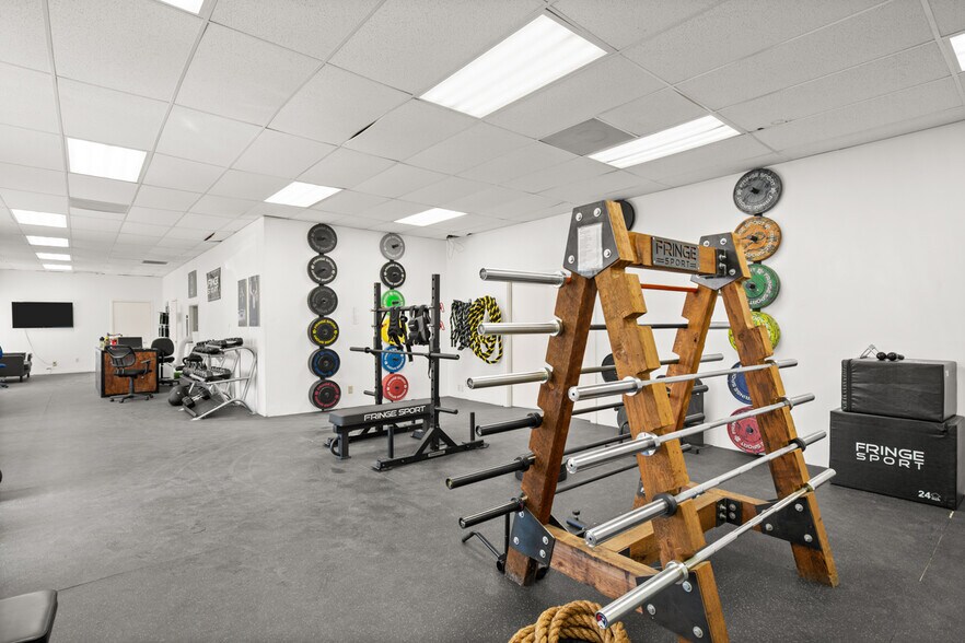 More Photos Of 9300 Brown Ln, Austin Warehouse For Lease