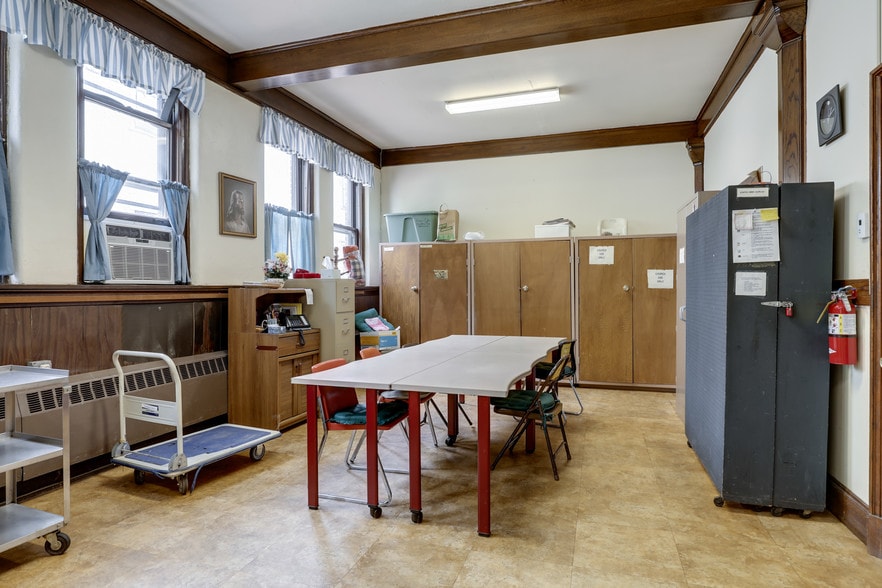 More Photos Of 217 Mackubin St, Saint Paul Religious Facility For Sale