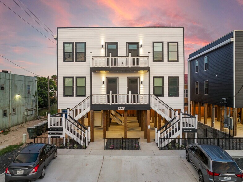 More Photos Of 801 Broadway St, Galveston Apartments For Sale