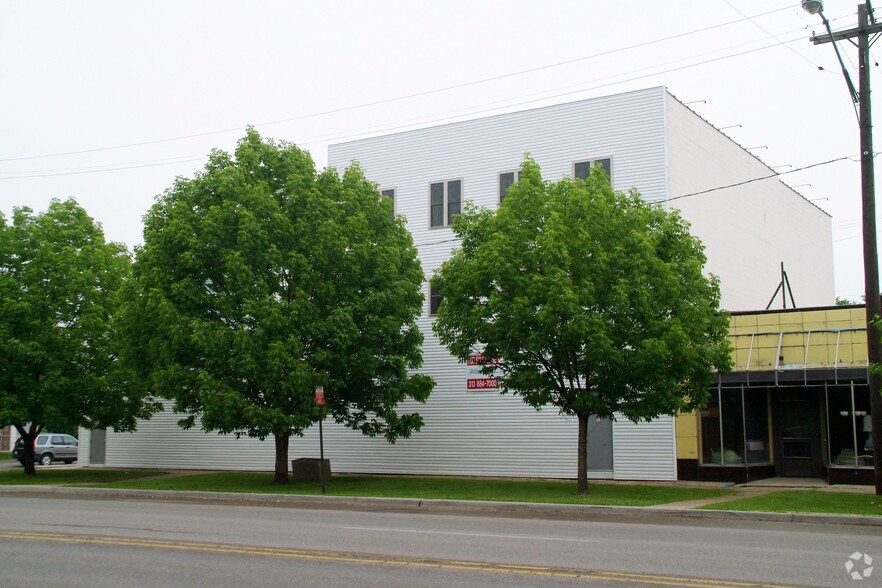 More Photos Of 16203-16209 Mack Ave, Detroit Auto Repair For Sale