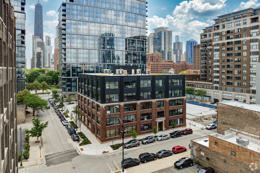 More Photos Of 871 N Franklin St, Chicago Apartments For Lease