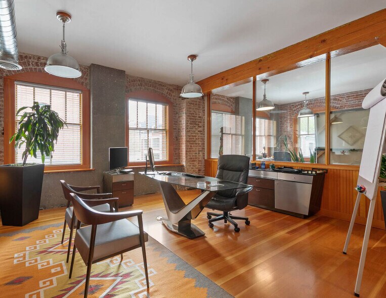 More Photos Of 1325 NW Flanders St, Portland Office For Sale