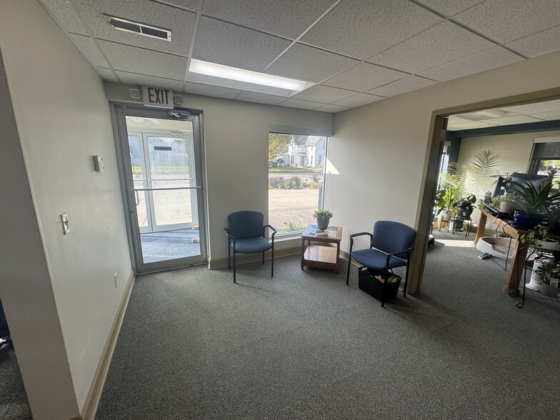 More Photos Of 818 Erwin St, Elkhart Office For Lease