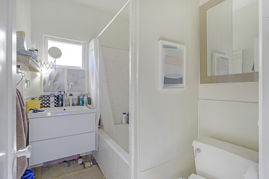 More Photos Of 153-157 W Channel Rd, Santa Monica Apartments For Sale