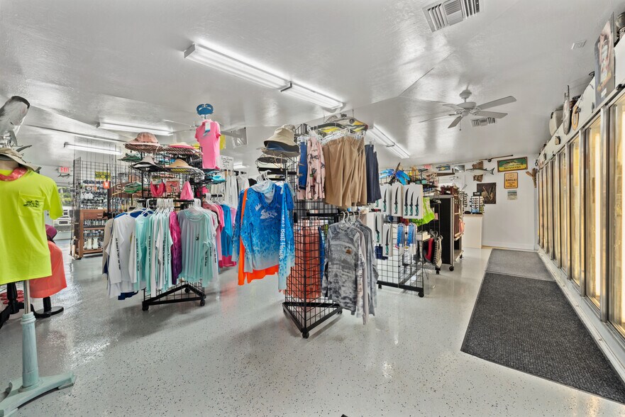 More Photos Of 2052 Danford St, Naples Storefront For Sale