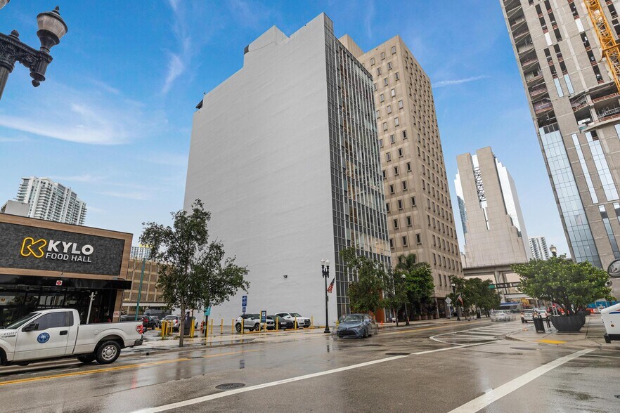 More Photos Of 66-68 W Flagler St, Miami Loft Creative Space For Lease