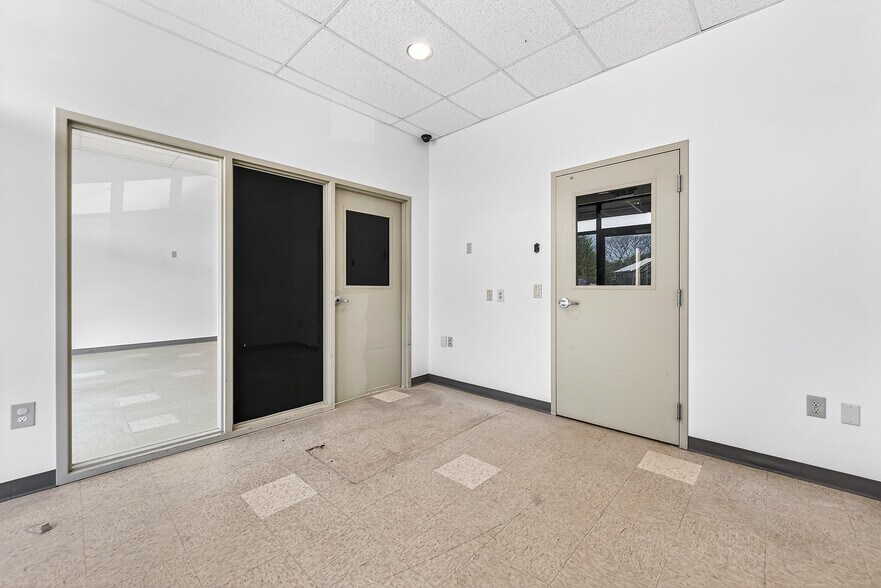 More Photos Of 32-72 W Joyce Blvd, Fayetteville Storefront For Lease