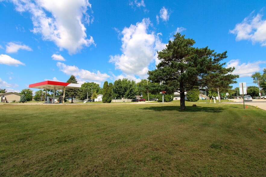 More Photos Of 107 8th Ave SW, Kasson Specialty For Sale