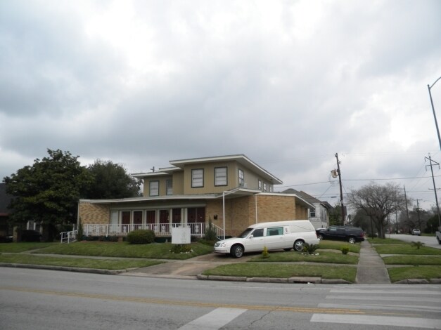 More Photos Of 2517 Wheeler St, Houston Funeral Home For Sale