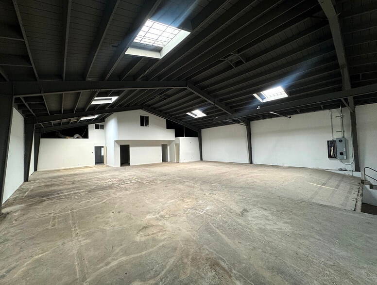 More Photos Of 5440 Alhambra Ave, Los Angeles Warehouse For Lease