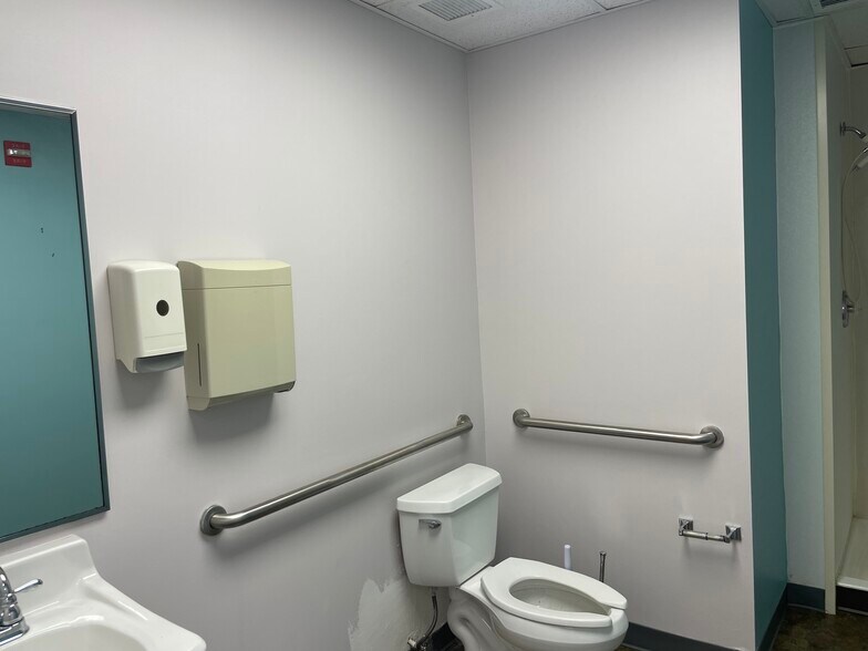 More Photos Of 325 Gambrills Rd, Gambrills Office For Sale