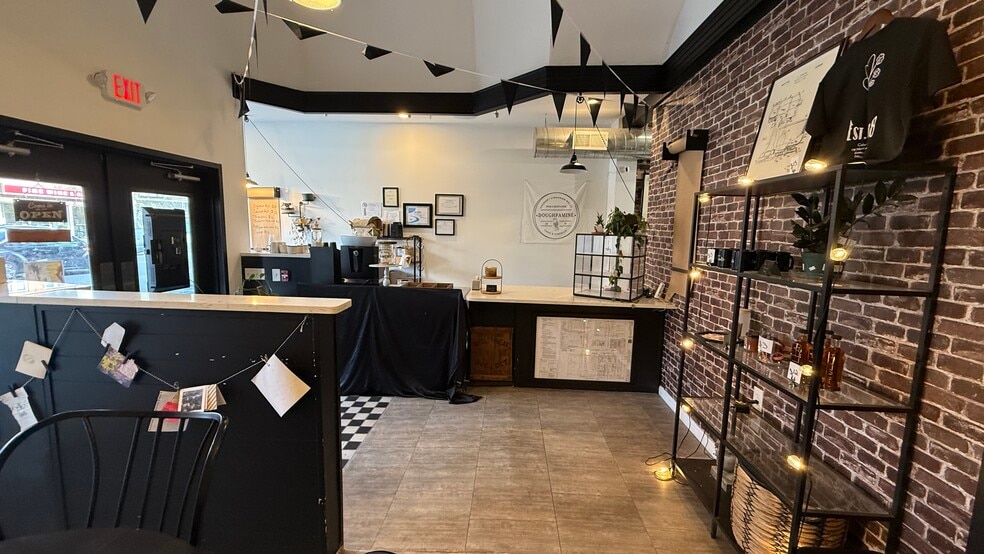 More Photos Of 118-120 Northampton St, Easton Apartments For Lease