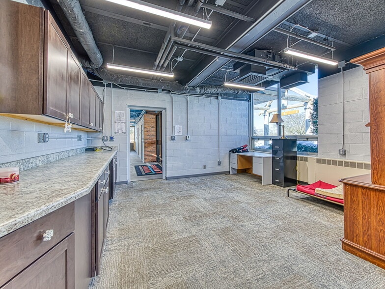 More Photos Of 2400 N Dixie Hwy, Monroe Serviced Offices For Sale