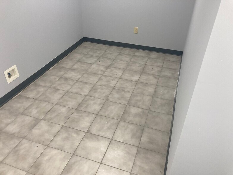 More Photos Of 1888-1890 N Market St, Frederick Office For Lease