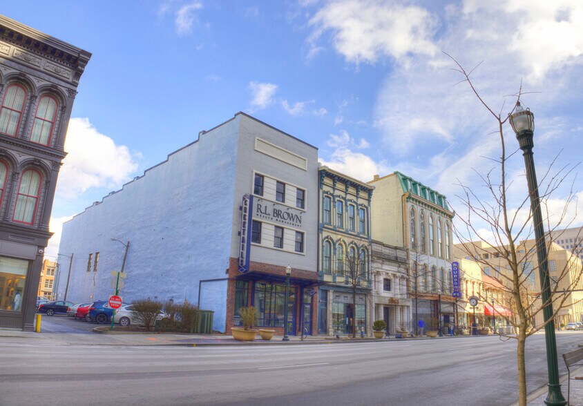 More Photos Of 135 W Main St, Lexington Restaurant For Sale