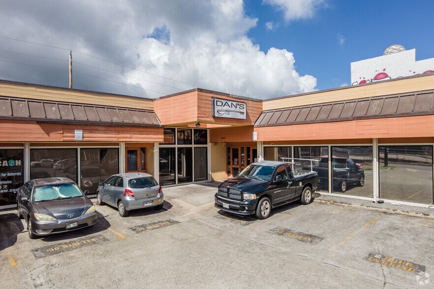 More Photos Of 2000 S Beretania St, Honolulu Storefront Retail Office For Lease