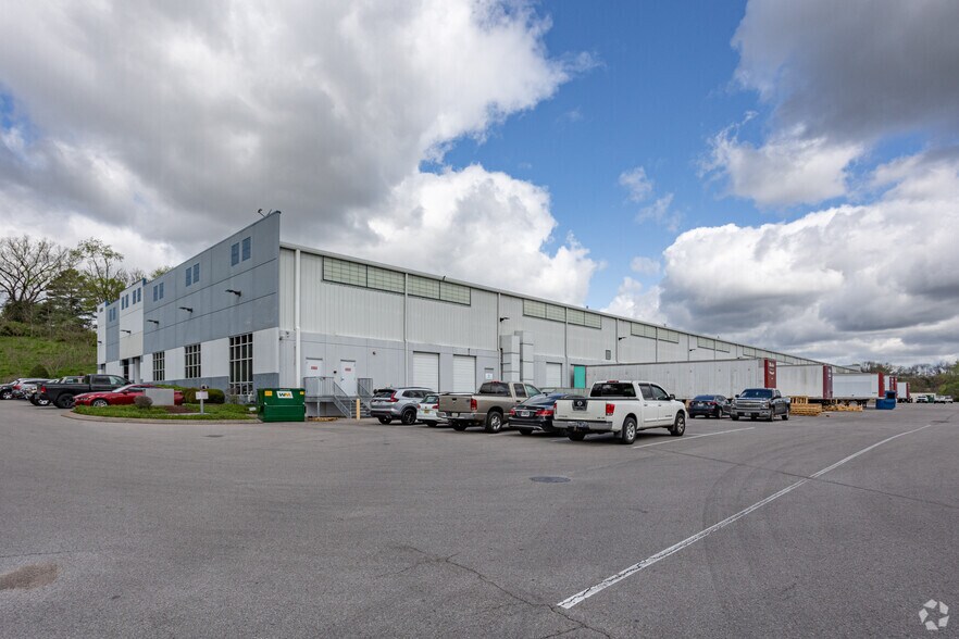 More Photos Of 1508 Elm Hill Pike, Nashville Warehouse For Lease