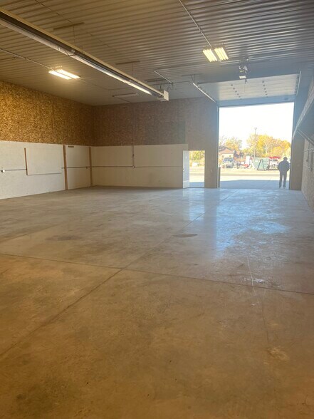 More Photos Of 1170 S 29th St W, Billings Flex For Lease