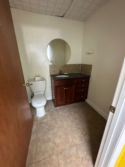 More Photos Of 614-618 Grand Central St, Clearwater Warehouse For Lease