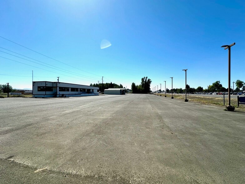 More Photos Of 325 W 1st Ave, Junction City Auto Dealership For Sale