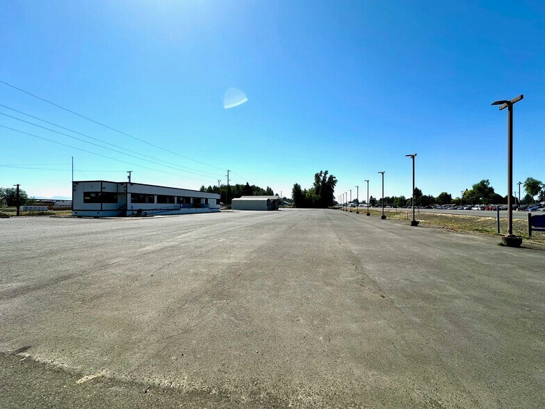 More Photos Of 325 W 1st Ave, Junction City Auto Dealership For Sale
