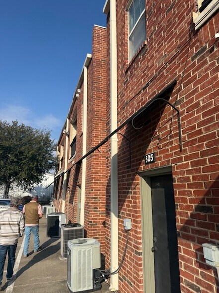 More Photos Of 213 TX-342, Red Oak General Retail For Sale