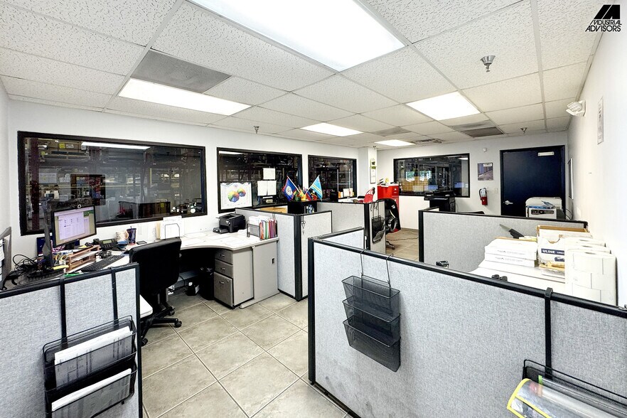 More Photos Of 1361-1363 NW 155th Dr, Miami Warehouse For Lease