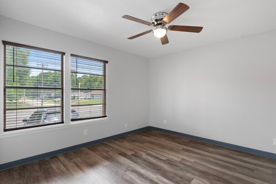 More Photos Of 1283 E Raines Rd, Memphis Apartments For Sale