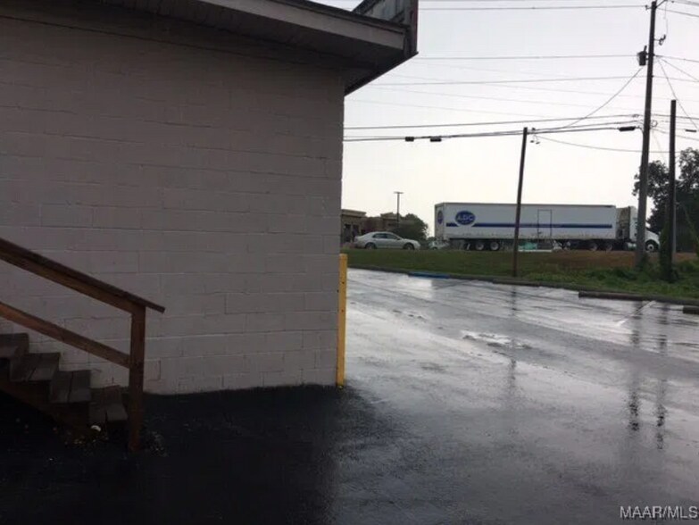 More Photos Of 1015 River Falls St, Andalusia Office For Sale