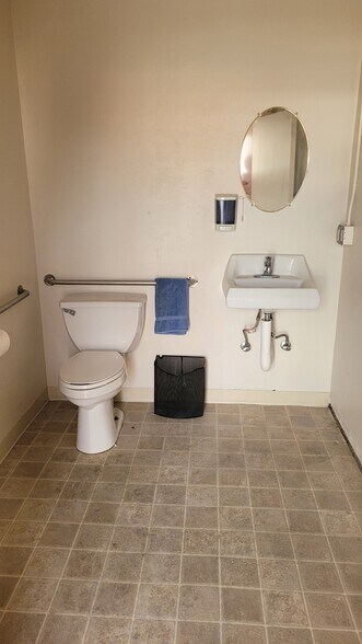 More Photos Of 2555-2557 Soquel Dr, Santa Cruz Warehouse For Sale